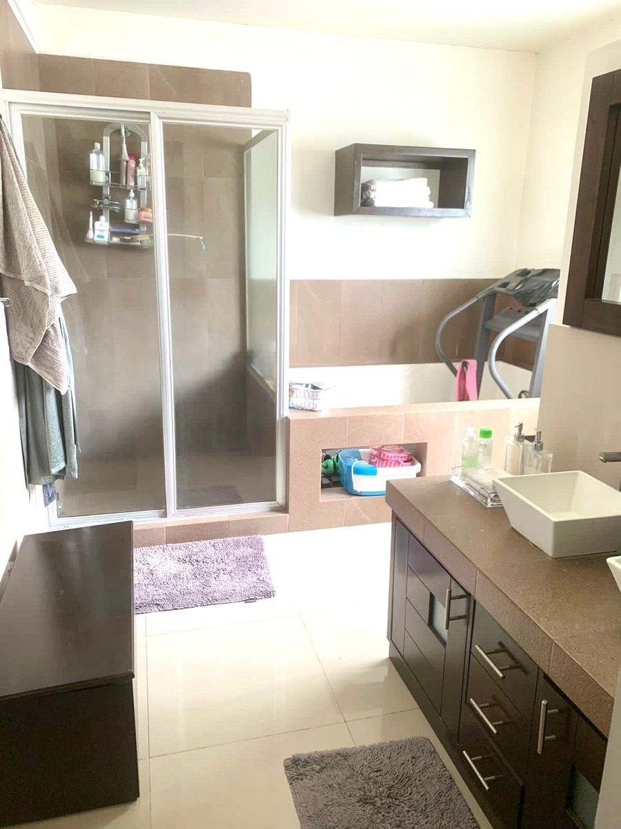 22 de 23: Baño recámara principal