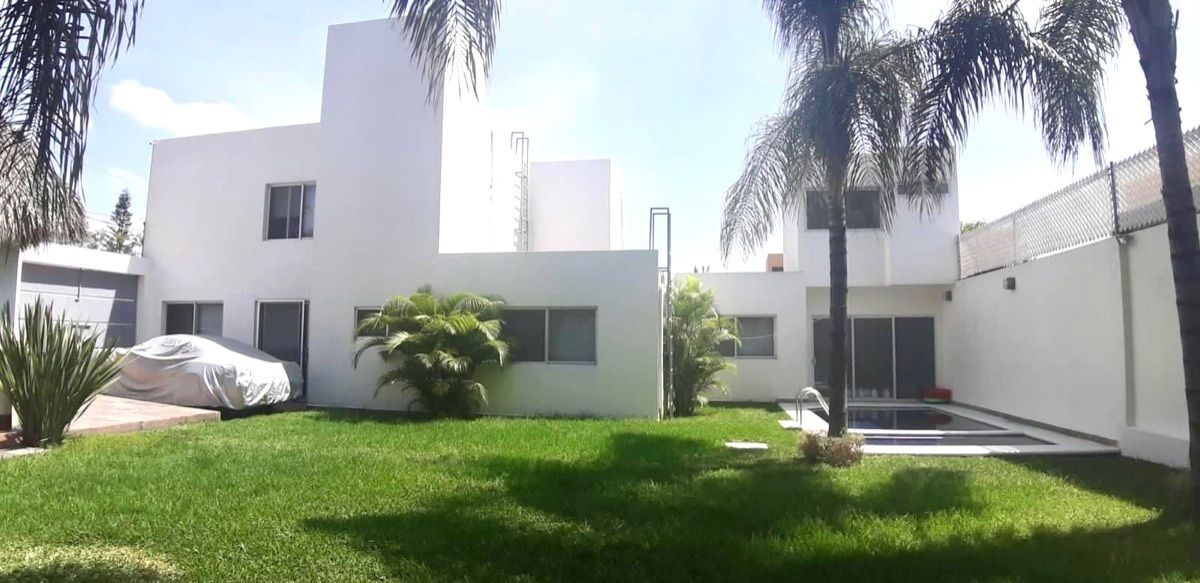 23 de 23: Jardín con palapa 