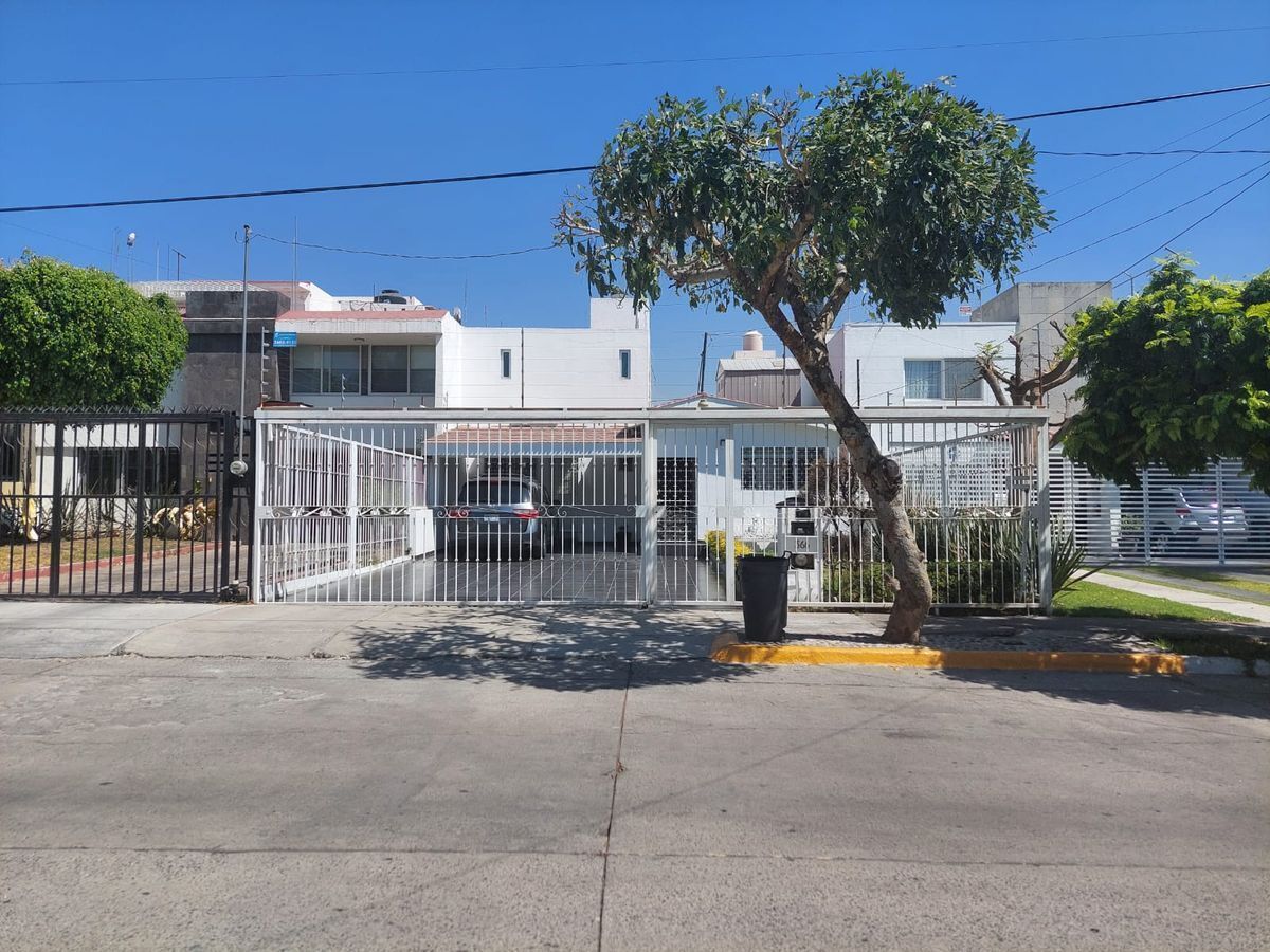 12 casas en venta en Jardines del sol, Zapopan, Jalisco 