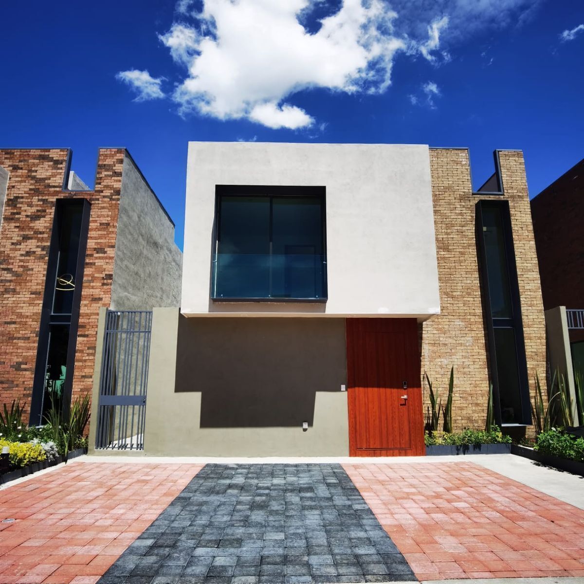 2 de 26: Fachada principal