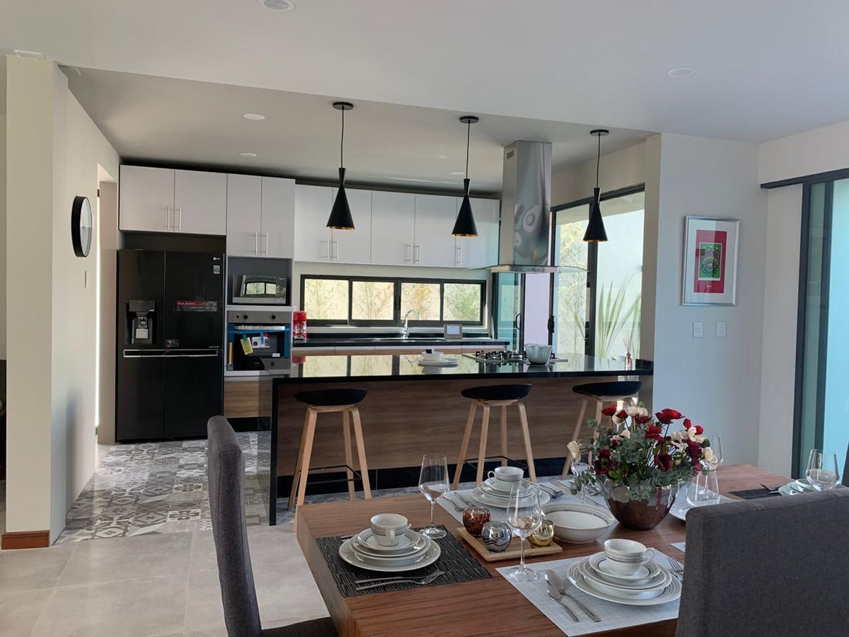 3 de 26: Cocina, desayunador