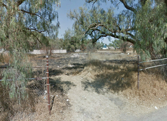 3 of 10: Frente del terreno