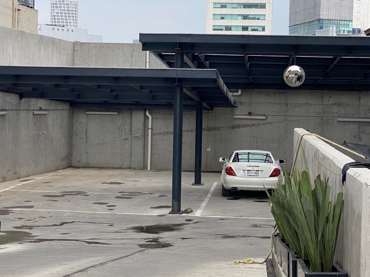 28 of 47: Estacionamiento para visitas