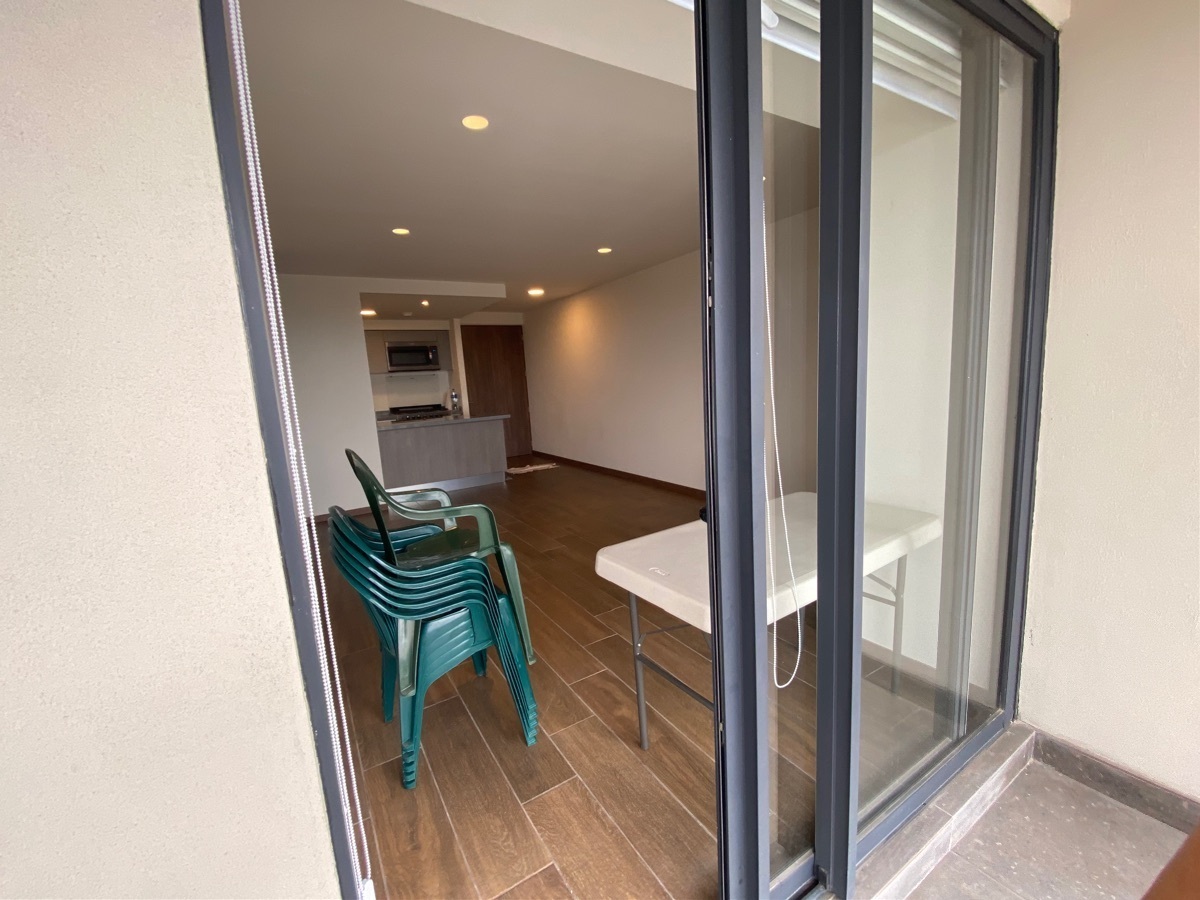 14 of 47: Ventanales hacia la terraza. 