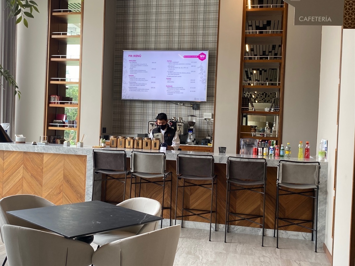 43 of 47: Cafetería