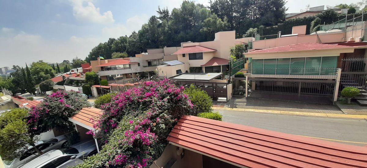 Vista a calle, desde recámaras.