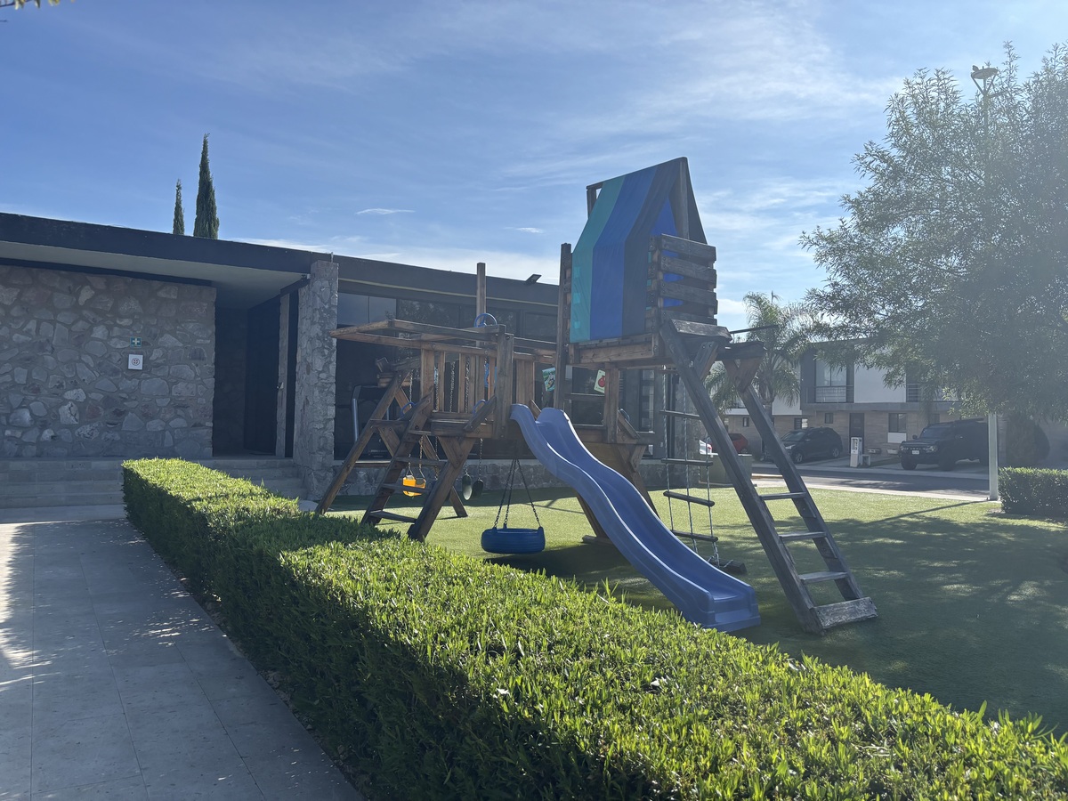 21 de 28: Amenidades juegos infantiles