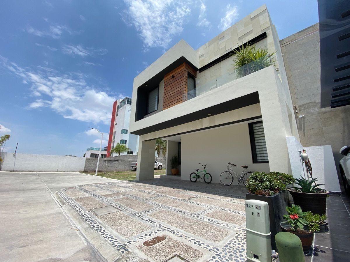Casa Venta 5 recamaras Exclusivo Coto Club Blank Haus Milenio III Querétaro - foto 1