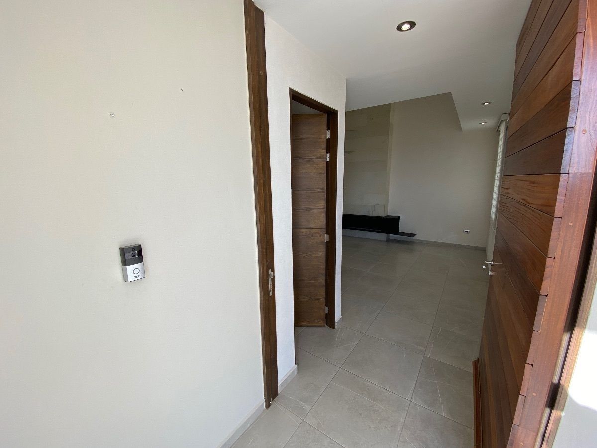 Casa Venta 5 recamaras Exclusivo Coto Club Blank Haus Milenio III Querétaro - foto 2
