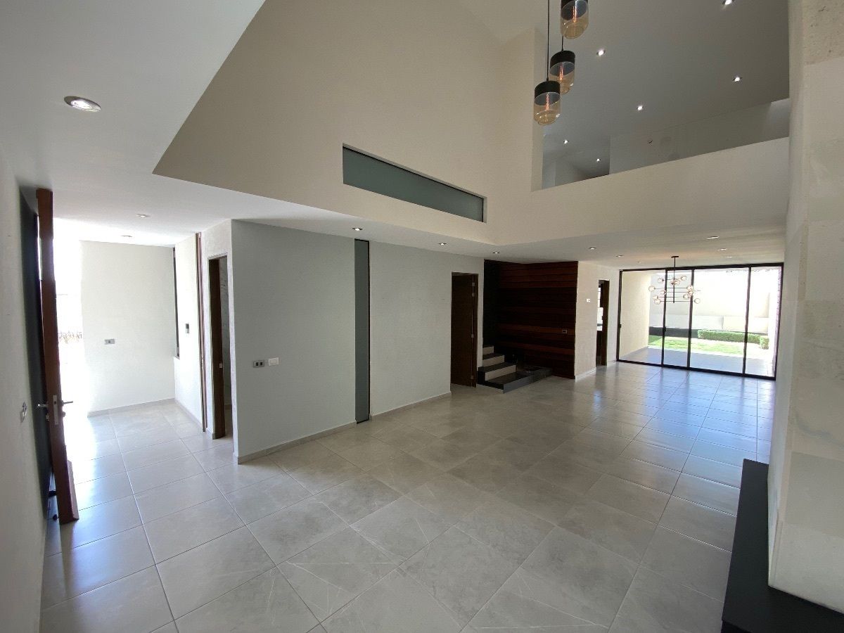 Casa Venta 5 recamaras Exclusivo Coto Club Blank Haus Milenio III Querétaro - foto 4