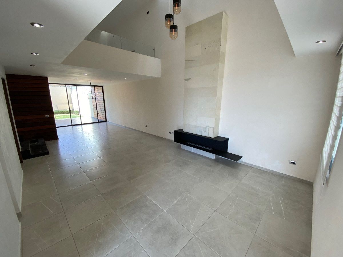 Casa Venta 5 recamaras Exclusivo Coto Club Blank Haus Milenio III Querétaro - foto 3