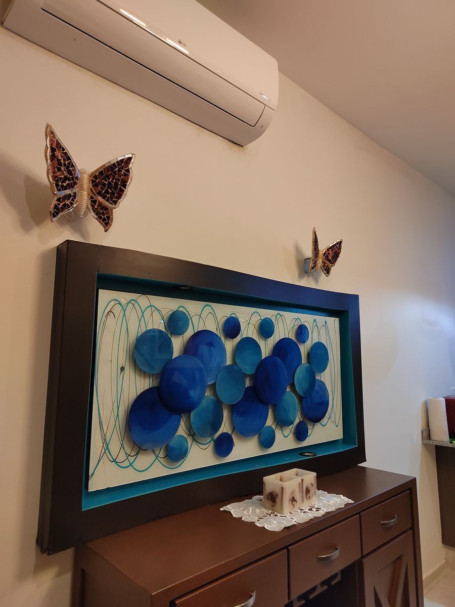 6 de 32: Cuadro y adornos ubicados en el comedor