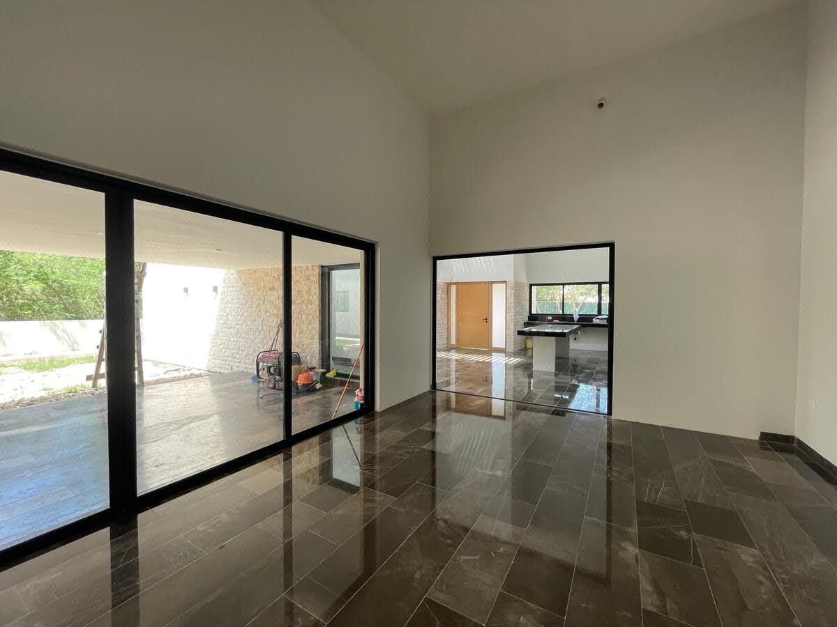Casa en Venta en Mérida Yucatán en el Country Club Sobre Avenida Paseo Jaguar