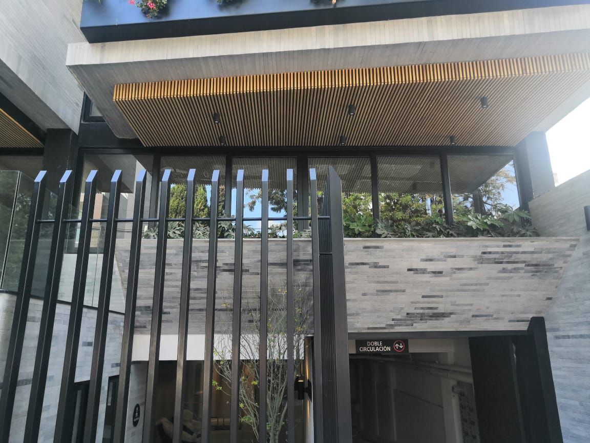3 of 22: Primer nivel con terraza