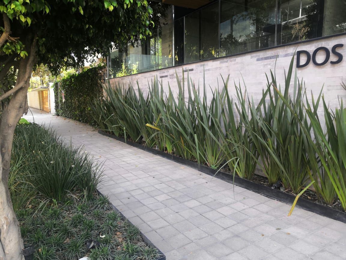 2 of 22: Calle tranquila con facilidad para estacionarse