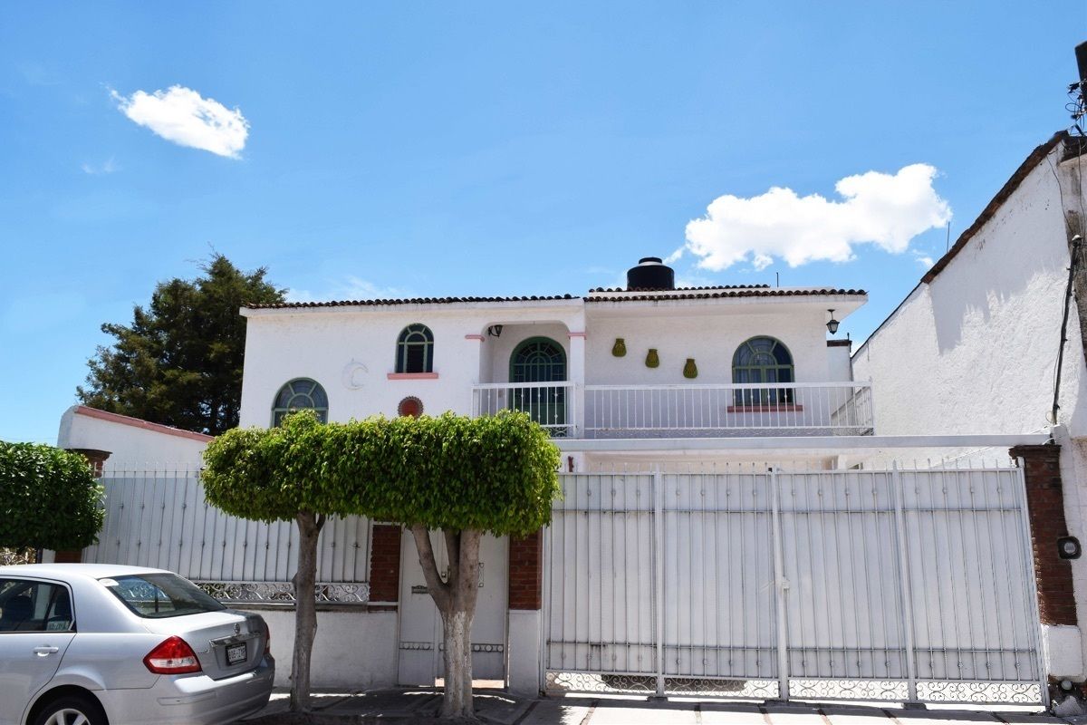 CASA EN COLONIA MAGISTERIAL QUERÉTARO