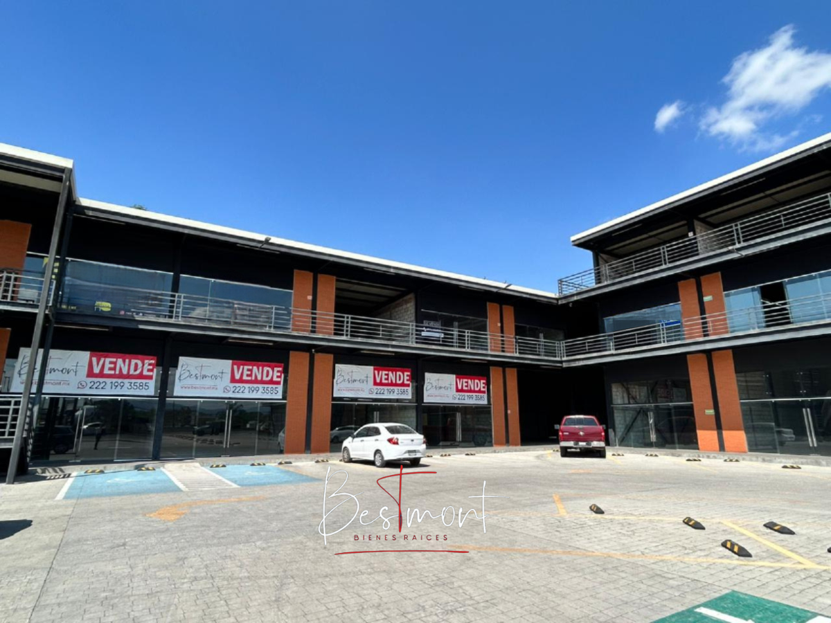 2 de 13: Fachada de locales 
