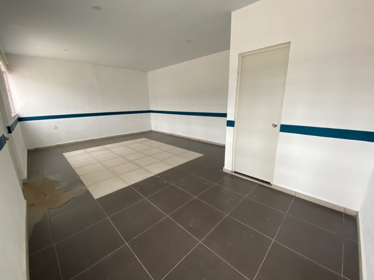 5 de 14: Oficina administrativa 2 con medio baño