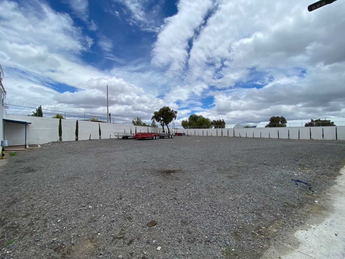 2 de 14: Patio de maniobras de 1,720m2