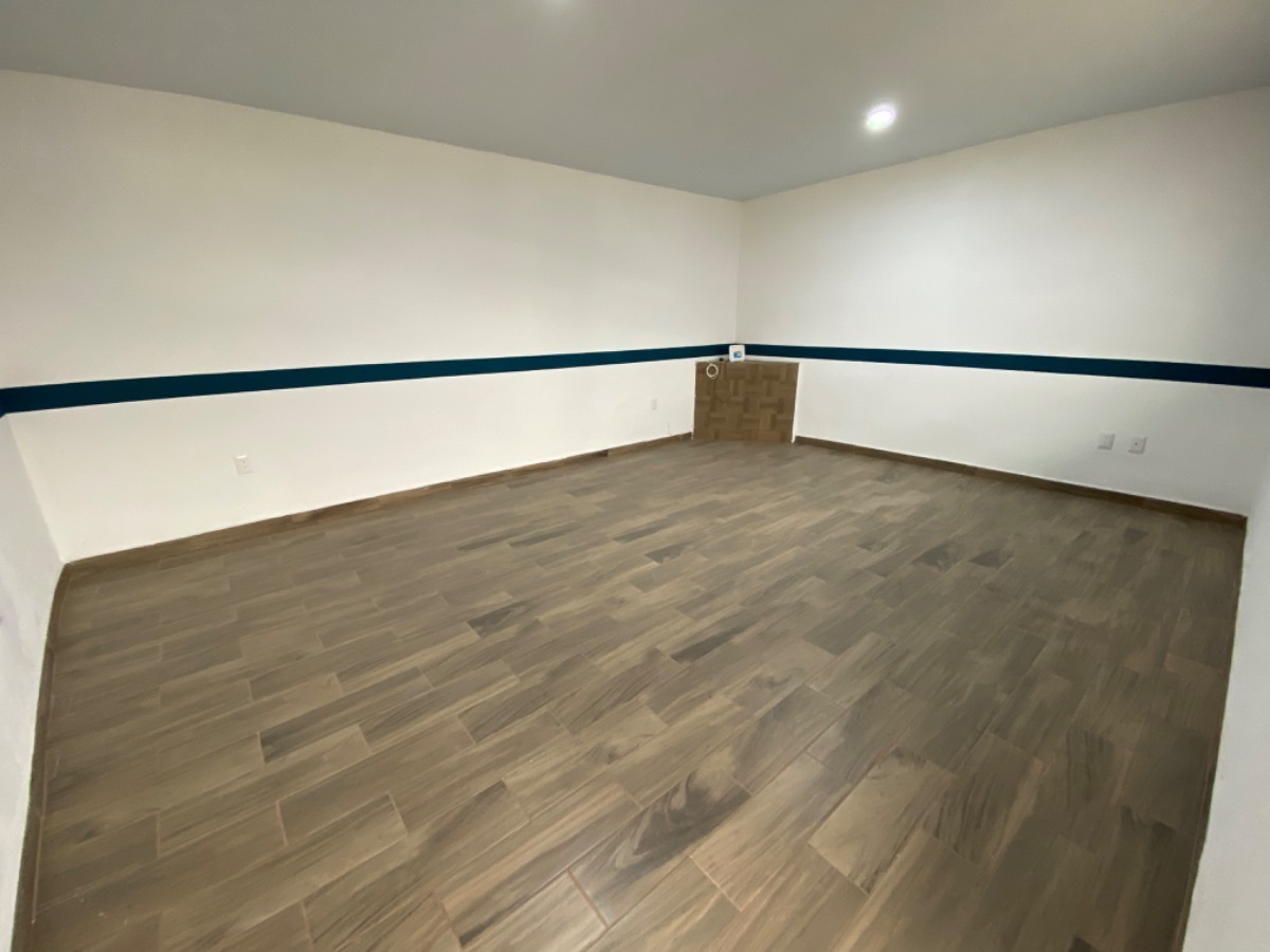 8 de 14: Bodega interior