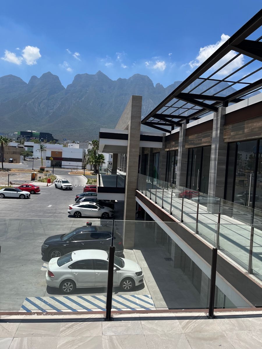 4 de 11: Locales comerciales en renta Cumbres Elite