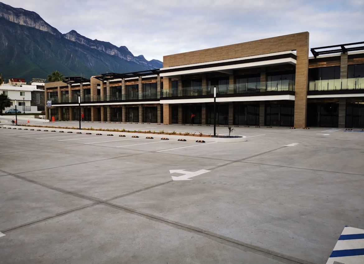 2 de 11: Locales comerciales en renta Cumbres Elite
