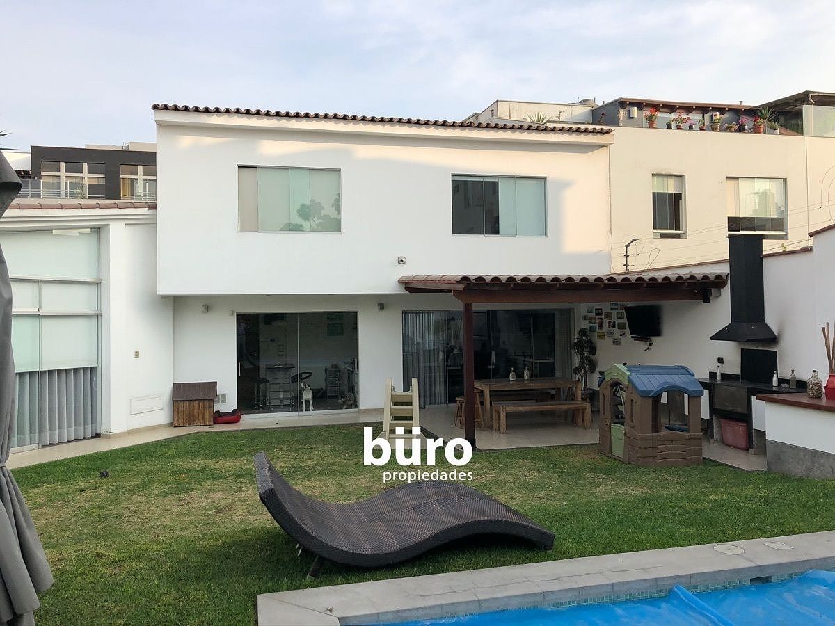 Casa con jardín y piscina, foto 4 de 33