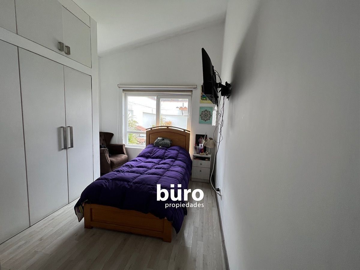 Tercer dormitorio con baño acostado, foto 9 de 33