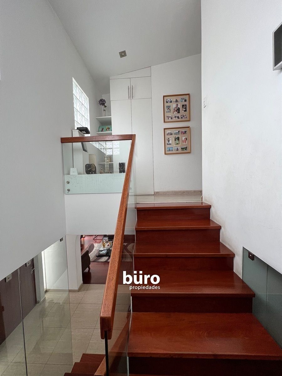 Escalera al segundo piso, foto 10 de 33