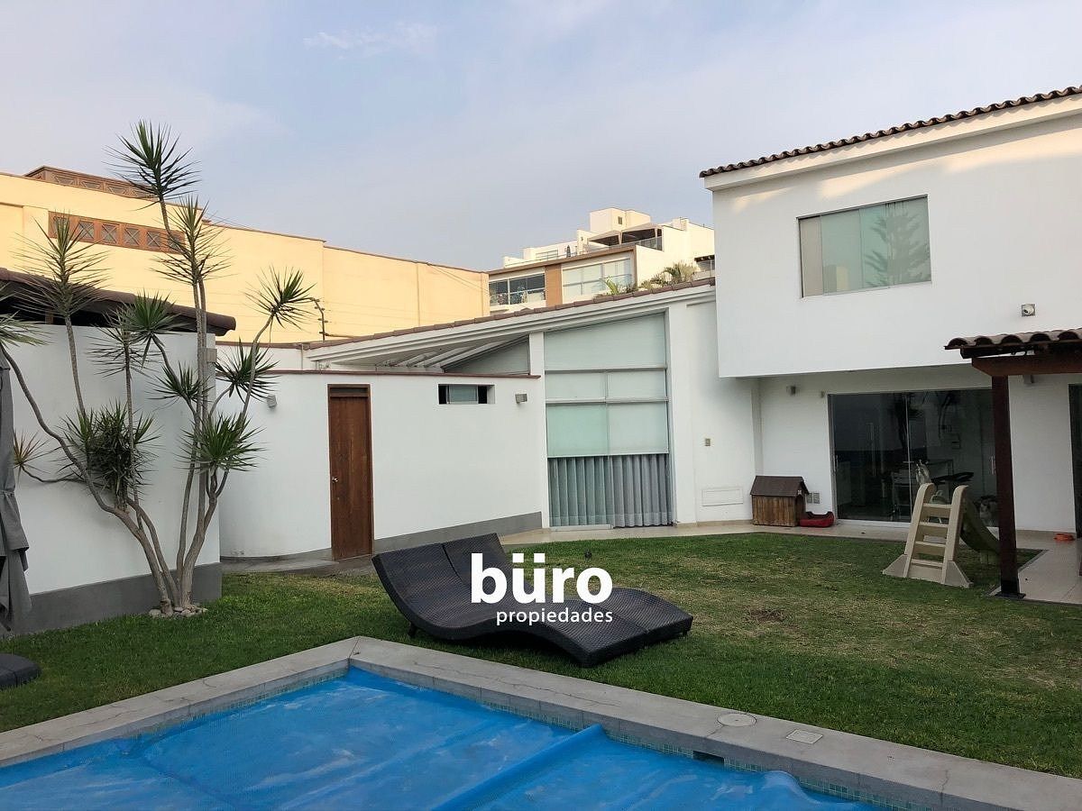 Jardín posee con baño completo para el uso de la piscina, foto 21 de 33