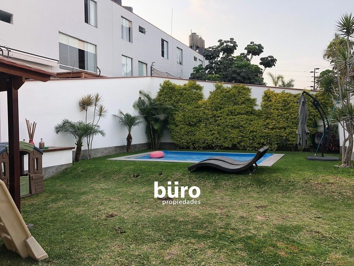 El jardín con la piscina, foto 22 de 33