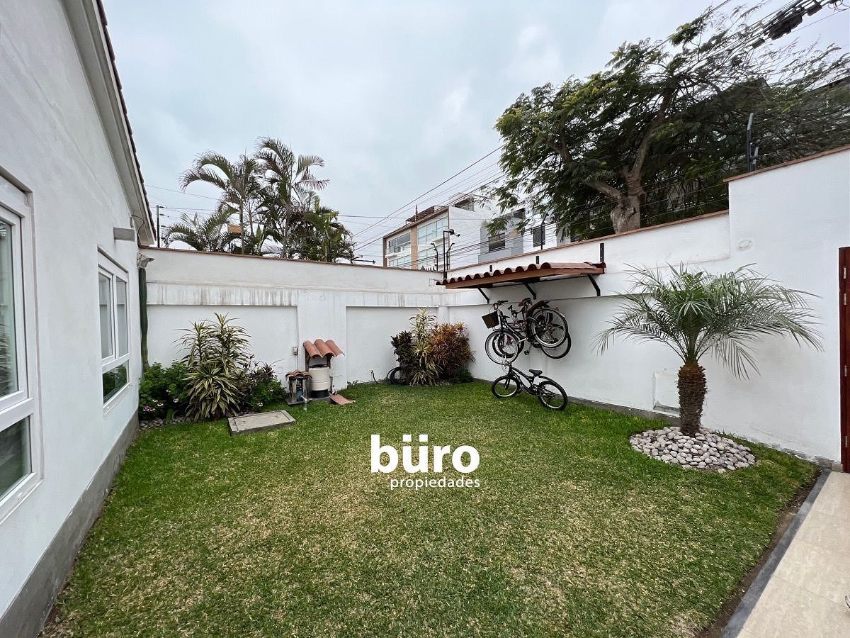 El jardín delantera, foto 28 de 33