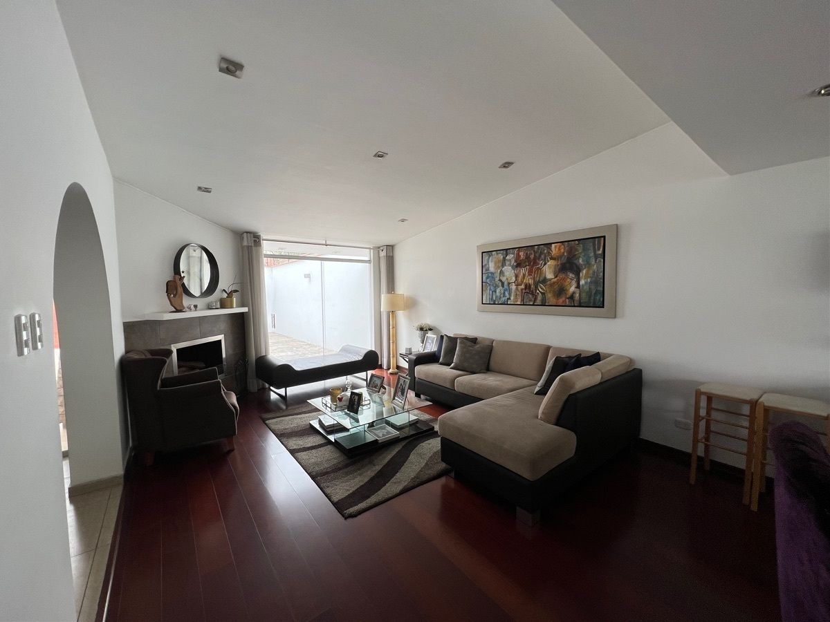 1 de 33: La sala con vista al jardín delantero