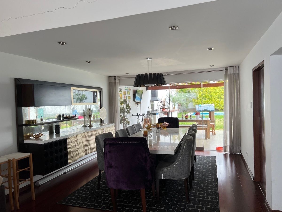 4 de 33: Comedor con vista al jardín