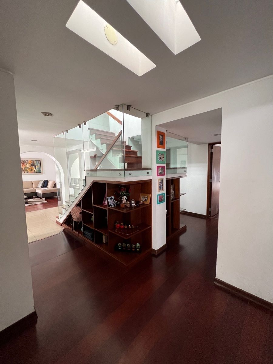 5 de 33: Pasillo y escalera