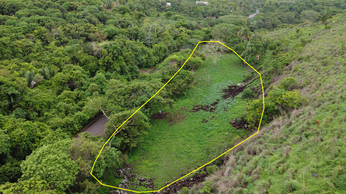 Terreno plano a Pie de Carretera Chacala - las Varas