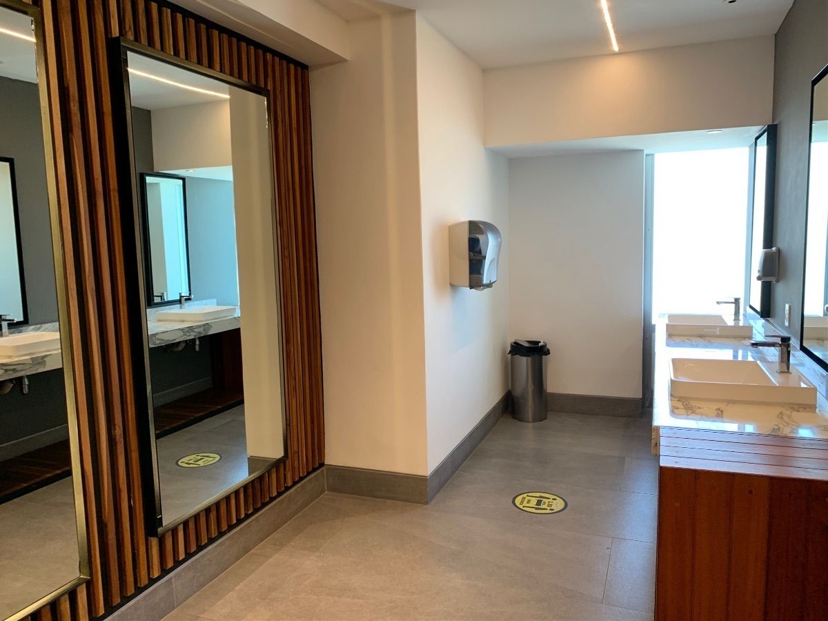 11 de 29: Baños de la alberca 