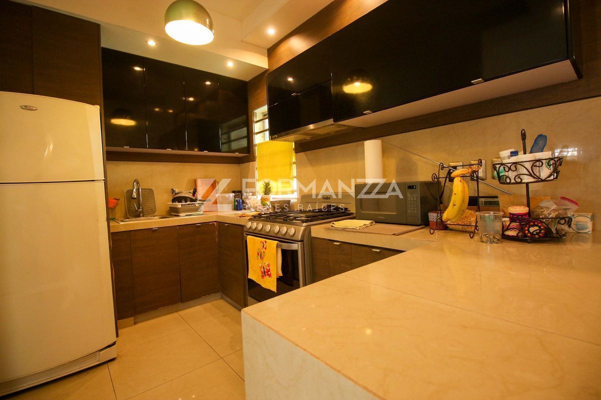 6 de 13: Cocina integral. 