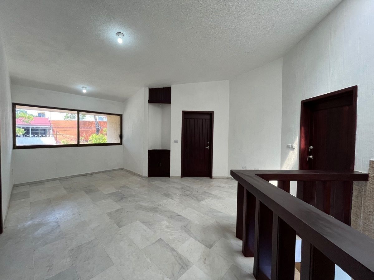 15 de 31: Sala de estar de planta alta