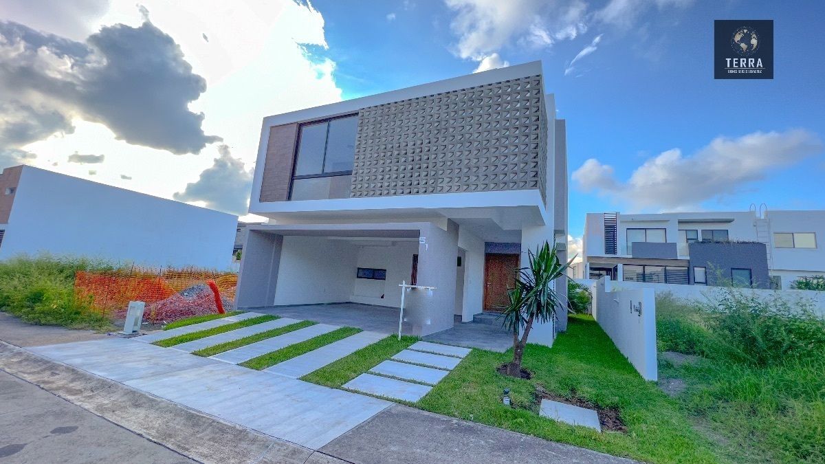 CASA EN VENTA EN PUNTA TIBURÓN