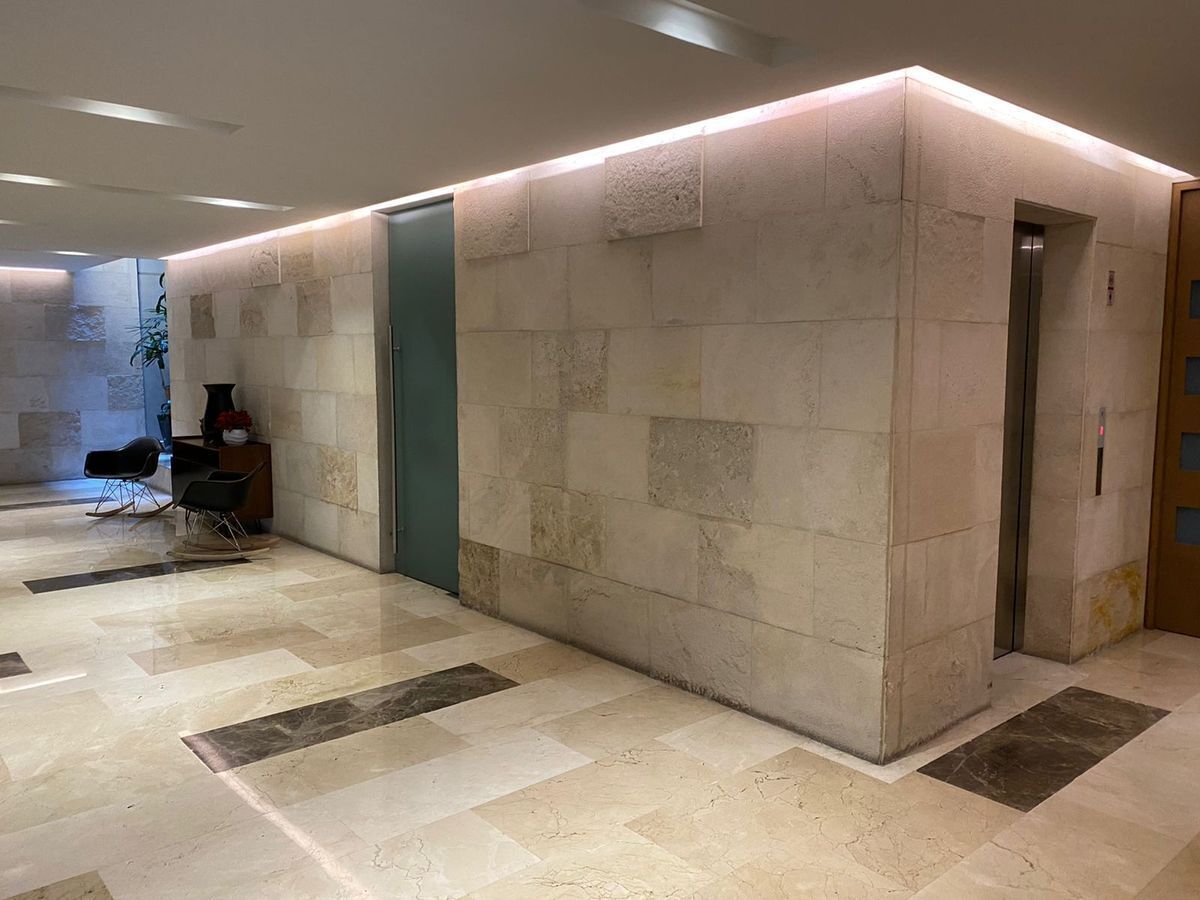 15 de 16: Acceso principal del edificio 