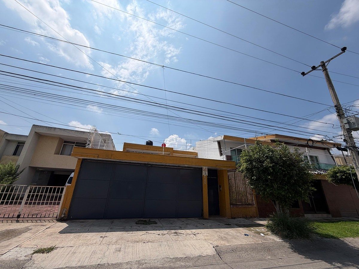 CASA EN VENTA EN RESIDENCIAL VICTORIA