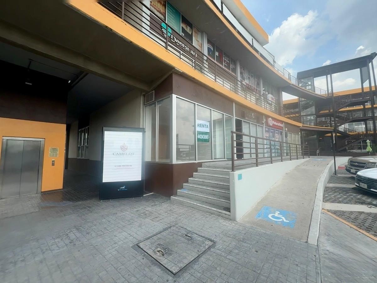 SE RENTA LOCAL EN PLANTA BAJA EN PLAZA COMERCIAL FRENTE A CENTRO SUR QUERETARO, foto 1 de 8