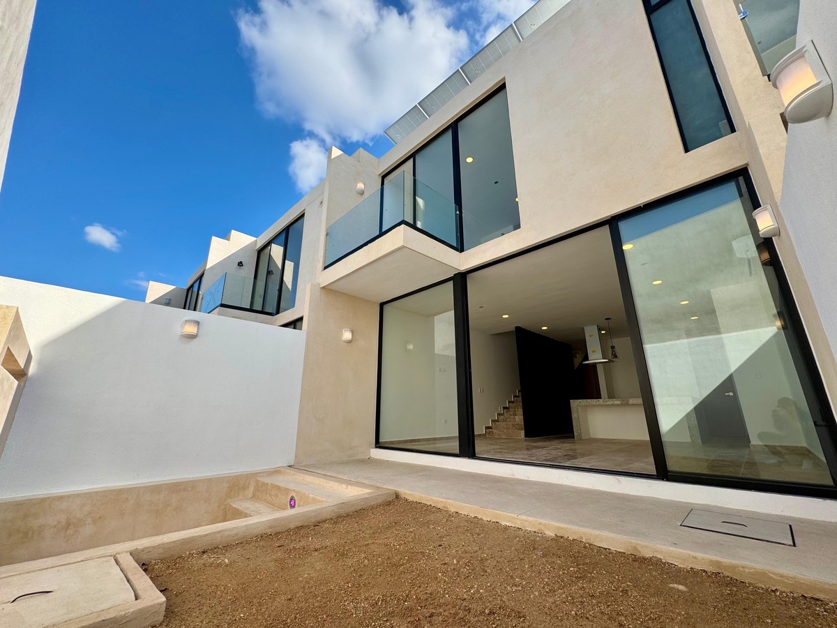 1 de 13: Fachada Posterior