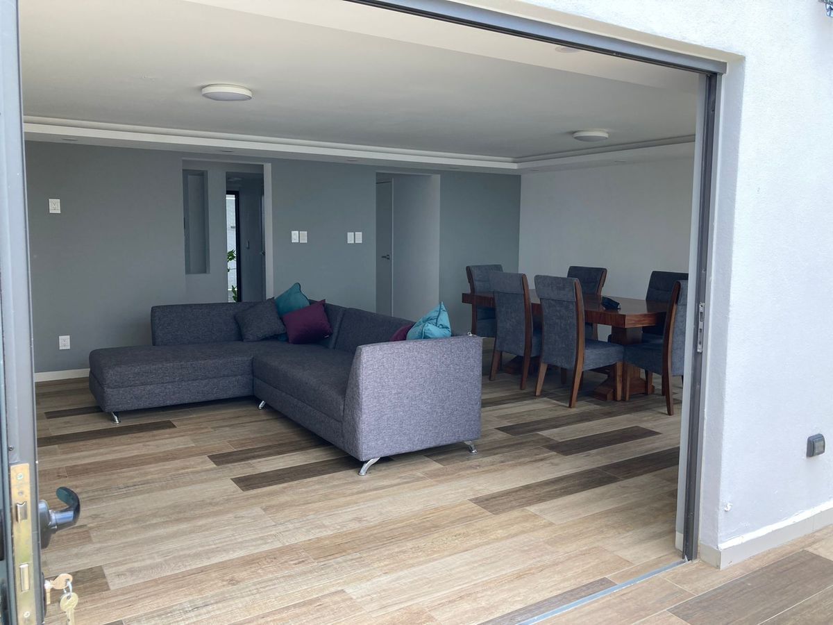 4 de 19: Cancel plegable en sala