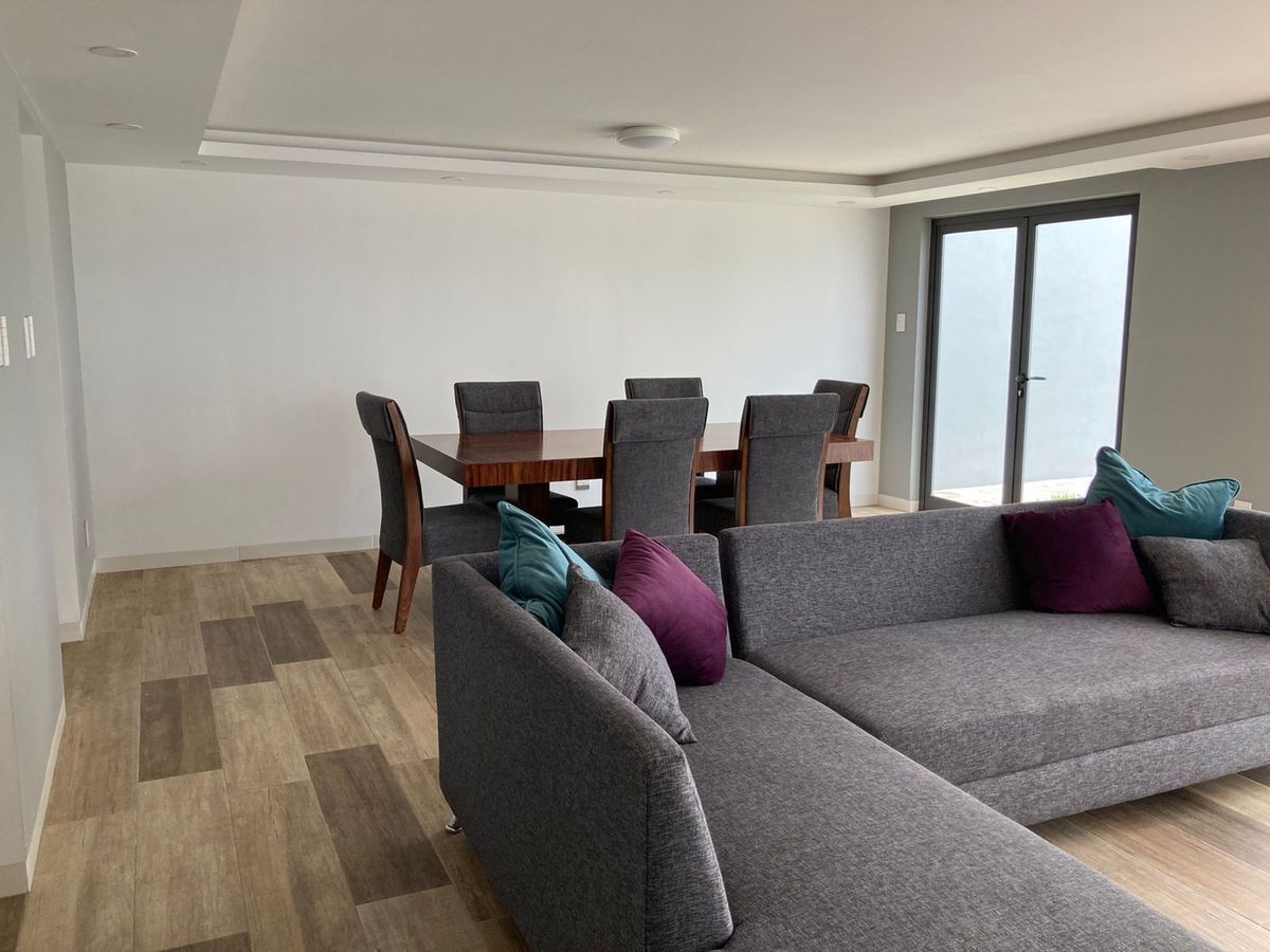 3 de 19: Sala y comedor  con iluminación controlada por dimmer