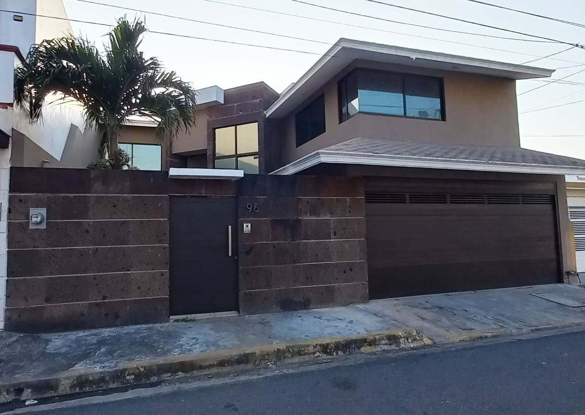 CASA CON ALBERCA VENTA FRACCIONAMIENTO COSTA DE ORO BOCA DEL RIO