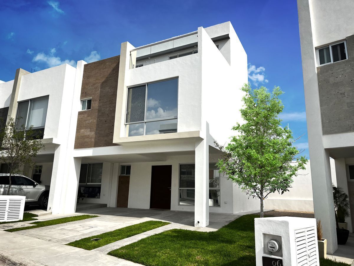 Casa en venta con roof en Zakia, Queretaro