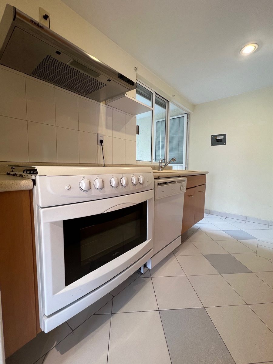 4 of 12: Cocina