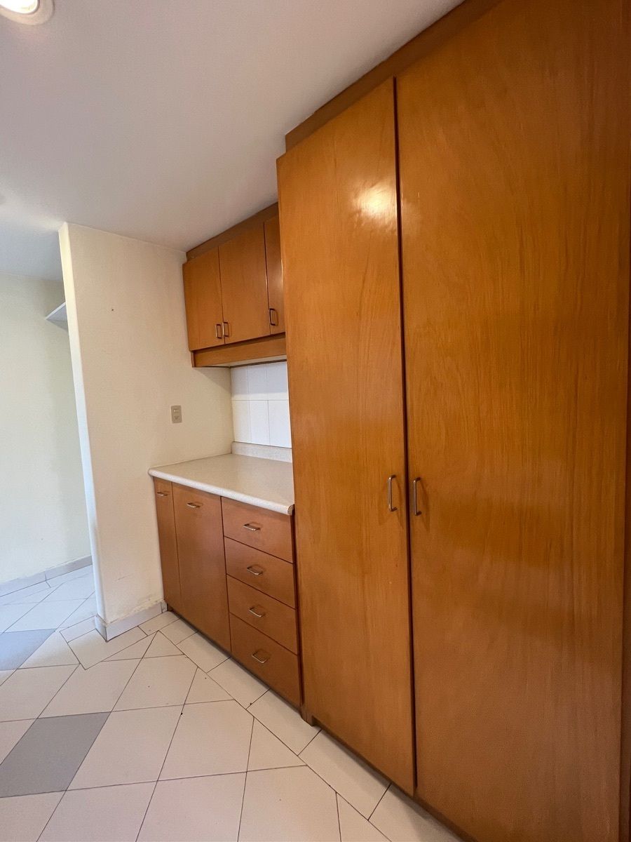 5 of 12: Cocina / Alacena